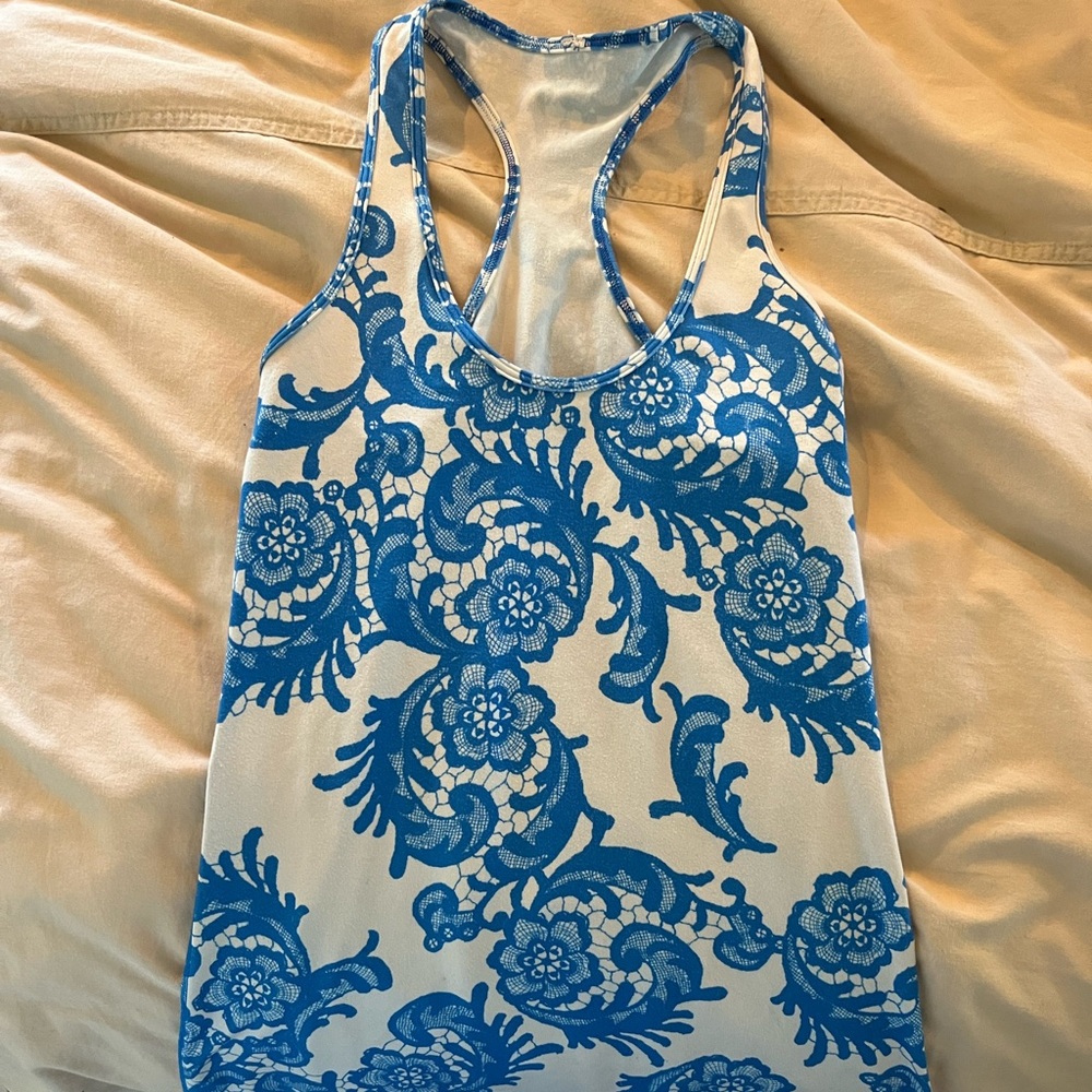 Lululemon tank